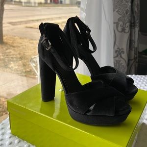 Gianni Bini Velvet Chunky Heels
